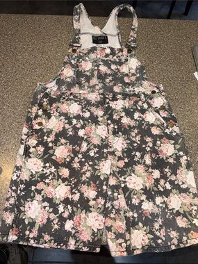 Not Guilty 90s vintage Floral Pink & Gray Denim Overalls